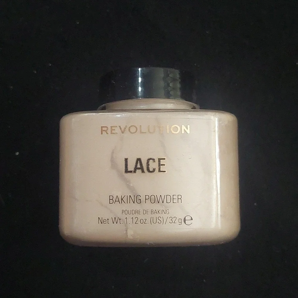 NEW Makeup revolution loose baking powder in Lace